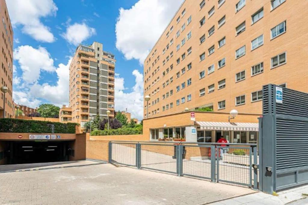 מדריד Impresionante Apartamento De 4 Dormitorios 3 Banos Y 2 Plazas De Garaje מראה חיצוני תמונה