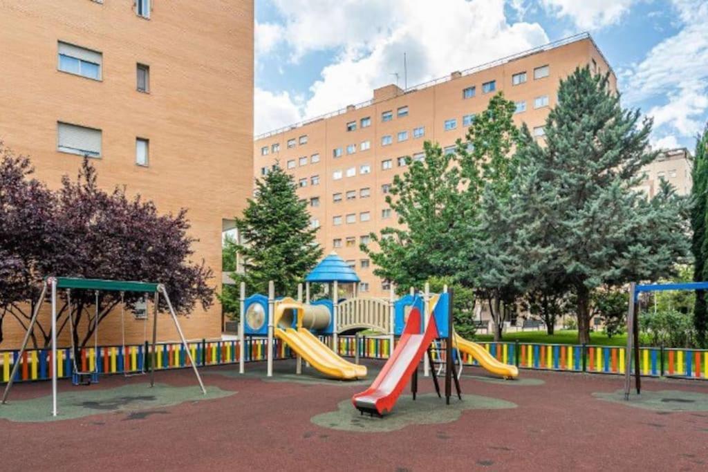 מדריד Impresionante Apartamento De 4 Dormitorios 3 Banos Y 2 Plazas De Garaje מראה חיצוני תמונה