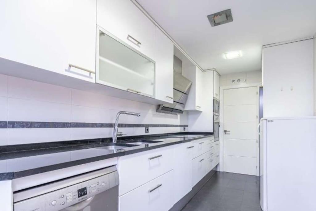 מדריד Impresionante Apartamento De 4 Dormitorios 3 Banos Y 2 Plazas De Garaje מראה חיצוני תמונה